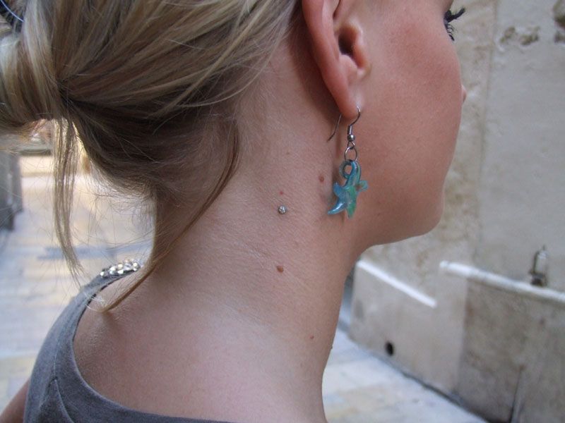 Les piercings microdermal chez mds à montpellier MDS Monkey's Dream