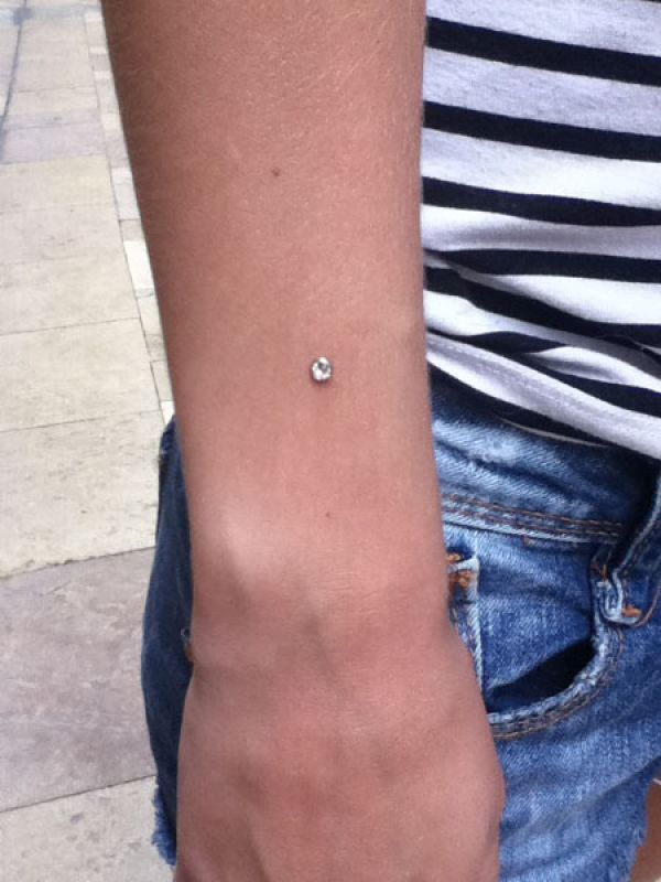Les piercings microdermal chez mds à montpellier MDS Monkey's Dream